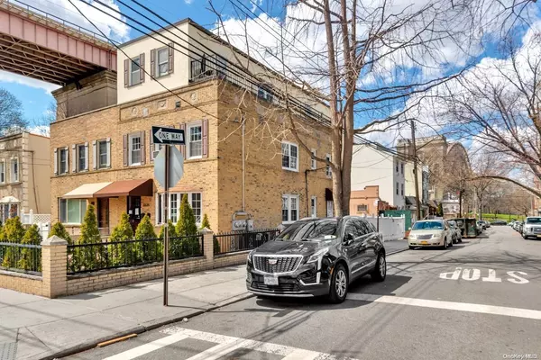 22-26 21st ST, Long Island City, NY 11105