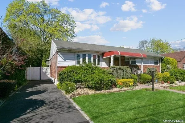 2140 Hoffman AVE, Elmont, NY 11003