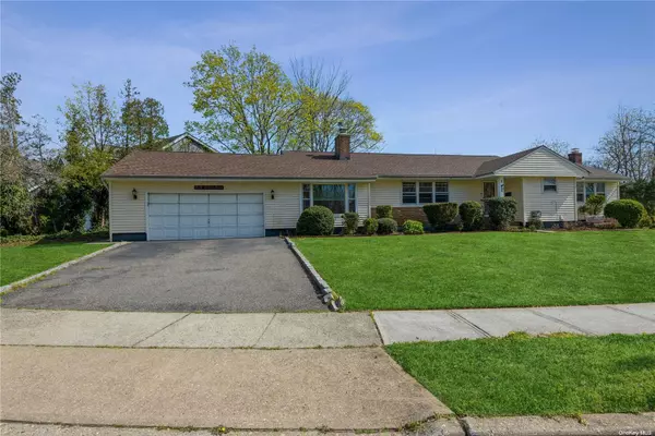 8 Crocus DR, Syosset, NY 11791