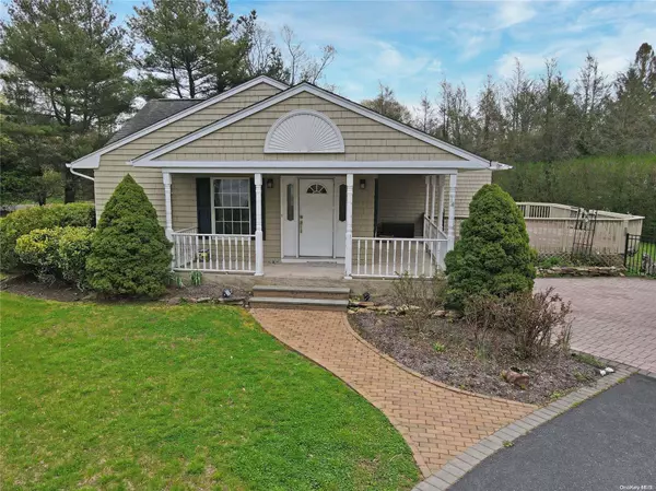 22 Maple RD, Setauket, NY 11733