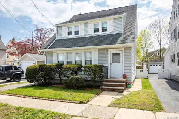 Williston Park, NY 11596,64 Cornell ST