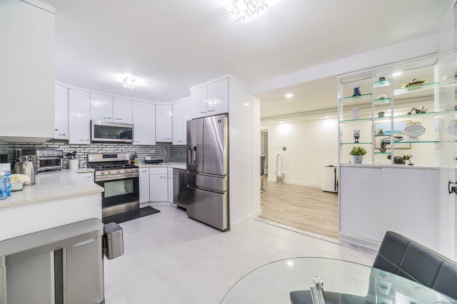 2 Bay Club Dr #1M, Bayside, NY 11360
