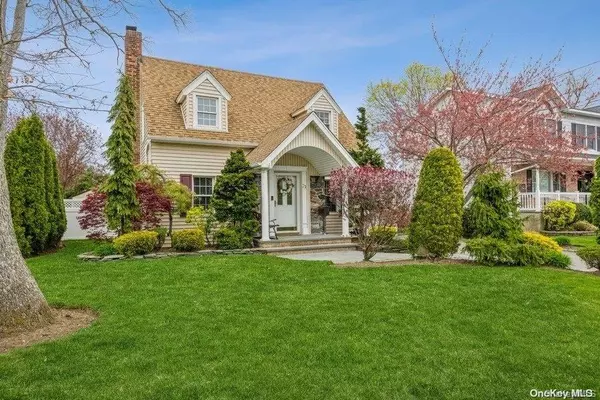 21 Grundy Place, Merrick, NY 11566