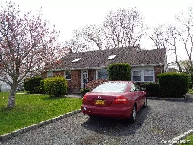 776 Pine AVE, West Islip, NY 11795