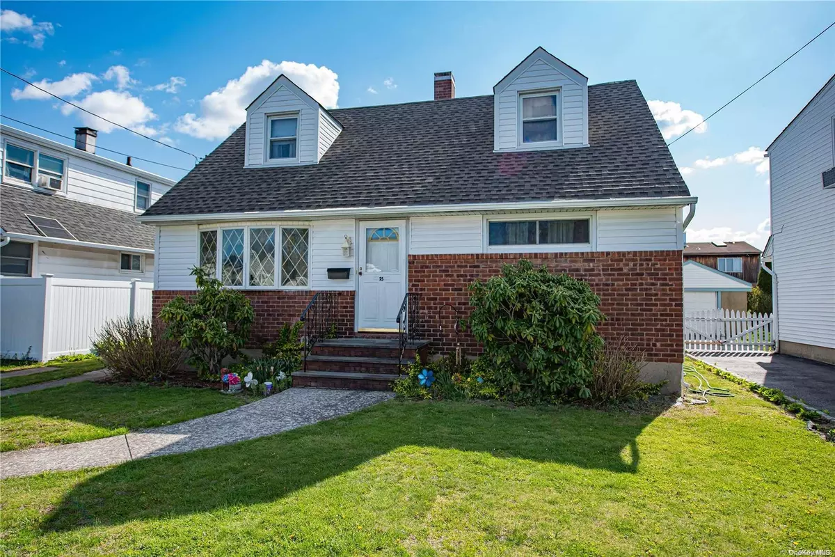 Hicksville, NY 11801,25 Cedar ST