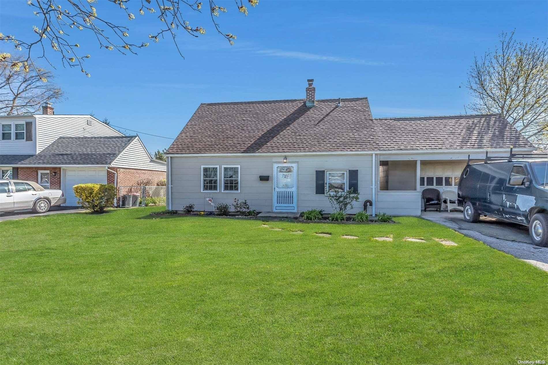 Levittown, NY 11756,631 Gardiners AVE