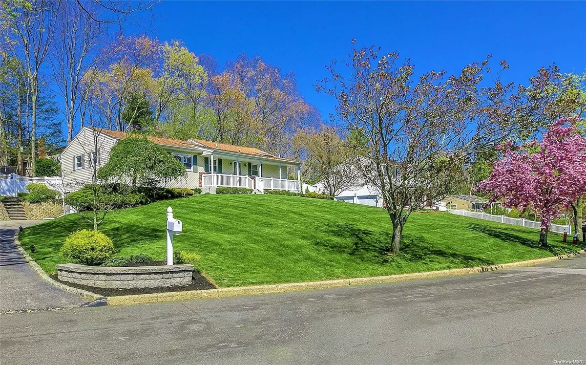 Smithtown, NY 11787,43 Derby PL