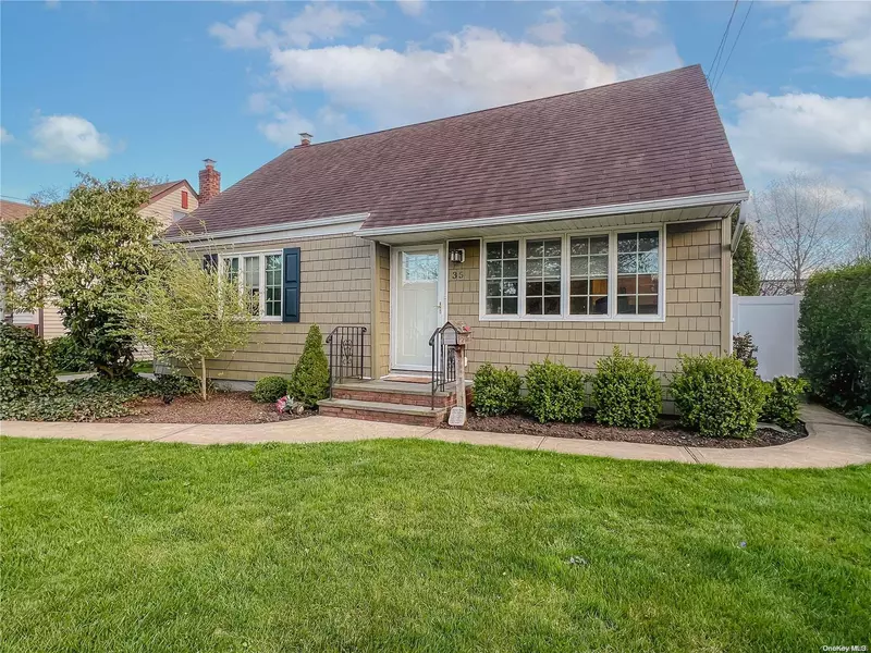 35 Audrey AVE, Plainview, NY 11803