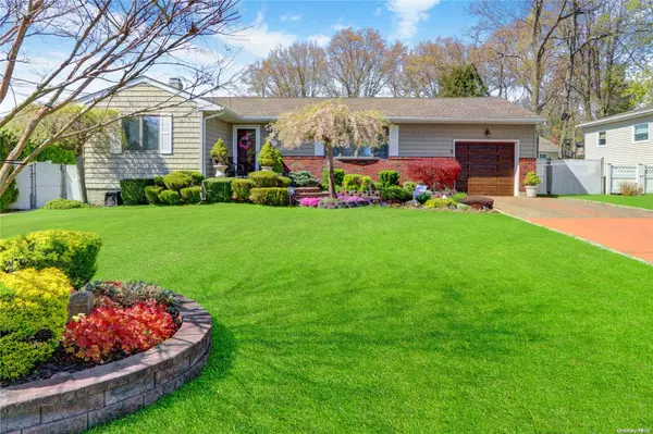 171 Magua ST, Ronkonkoma, NY 11779