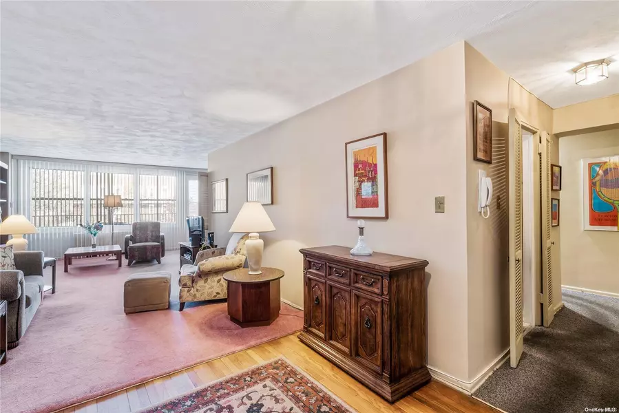 23-20 Bell Blvd #2G, Bayside, NY 11360