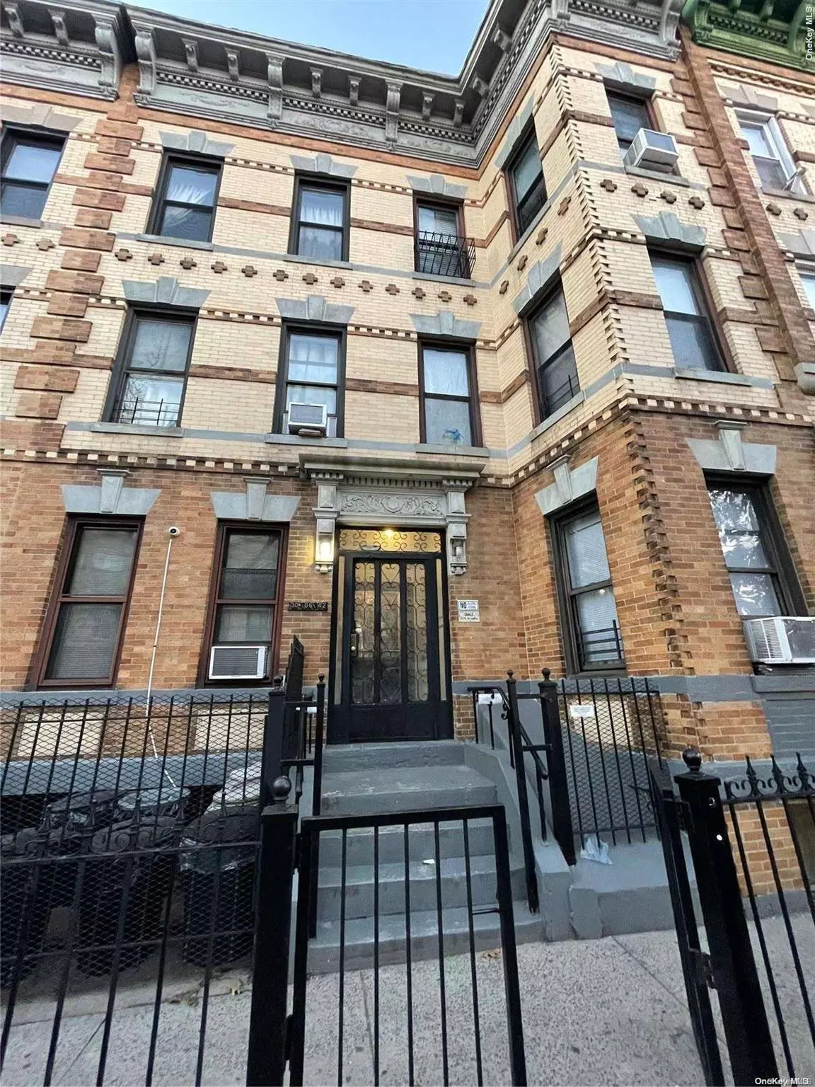 Astoria, NY 11103,3006 42 ST