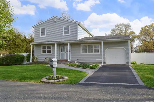 Lake Grove, NY 11755,18 Radford RD