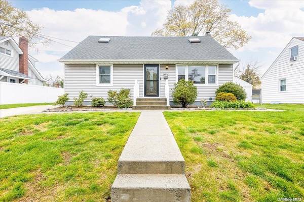 437 Barbara LN, West Hempstead, NY 11552