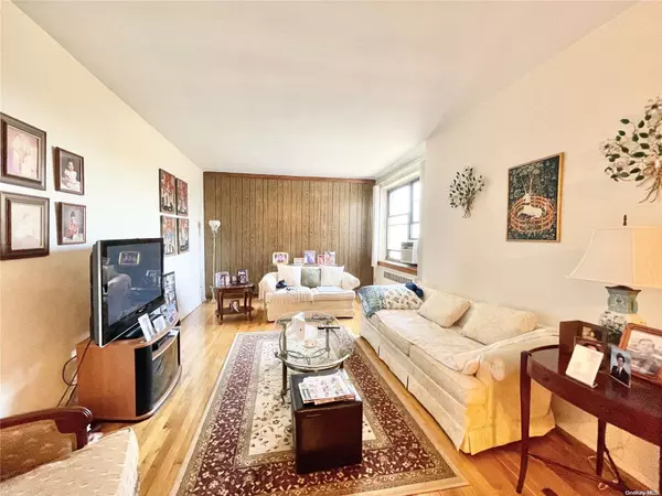 25-12 Union ST #6G, Flushing, NY 11354