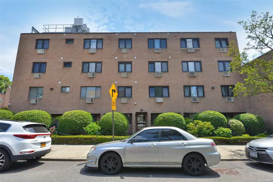 62-36 59th DR #303, Maspeth, NY 11378