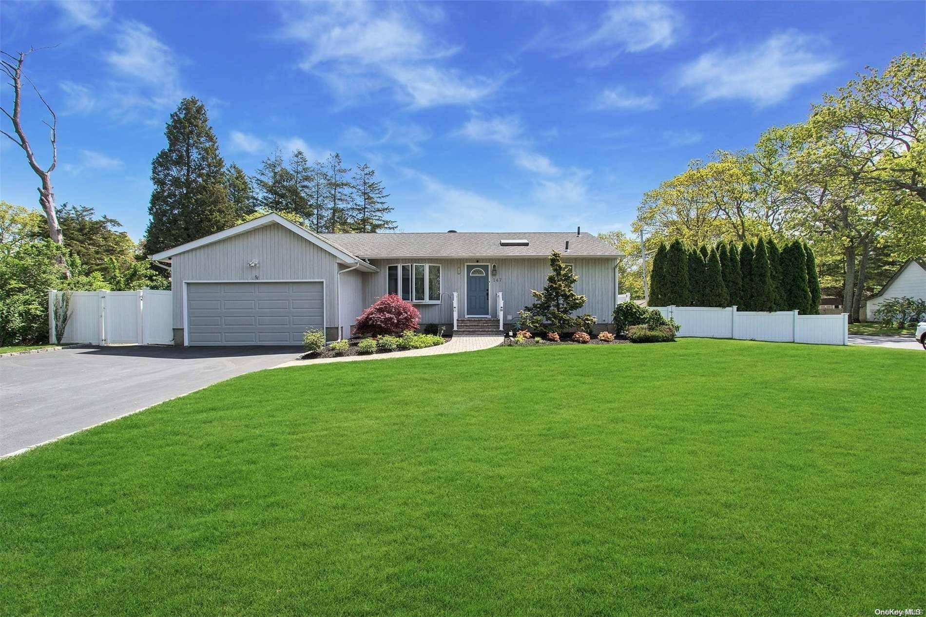 147 Broadway AVE, Sayville, NY 11782