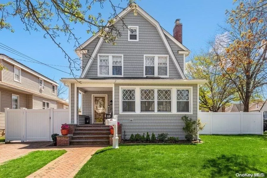 Malverne, NY 11565,25 Aberdeen Street