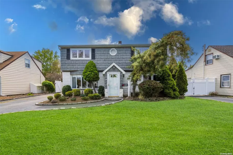 1438 Harding ST, North Bellmore, NY 11710