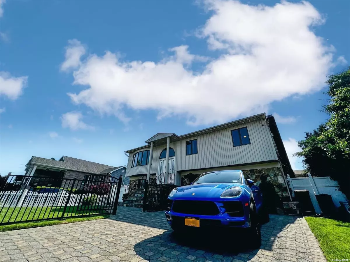 Baldwin, NY 11510,3332 Bay Front DR