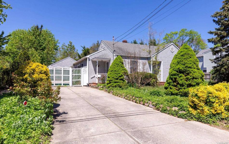 6 Burlington BLVD, Smithtown, NY 11787