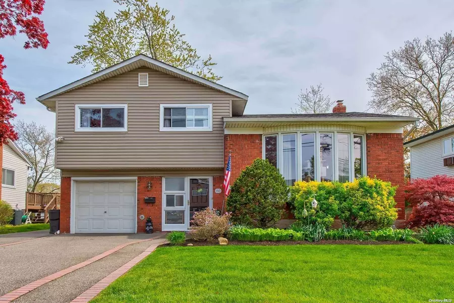 80 Cedar RD, Westbury, NY 11590