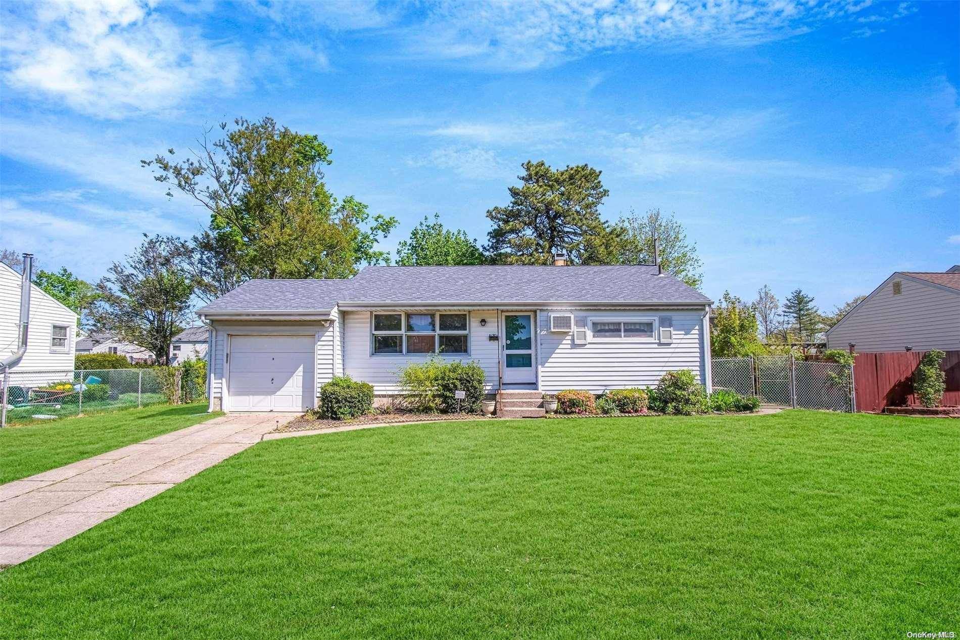 Brentwood, NY 11717,33 Van Buren ST