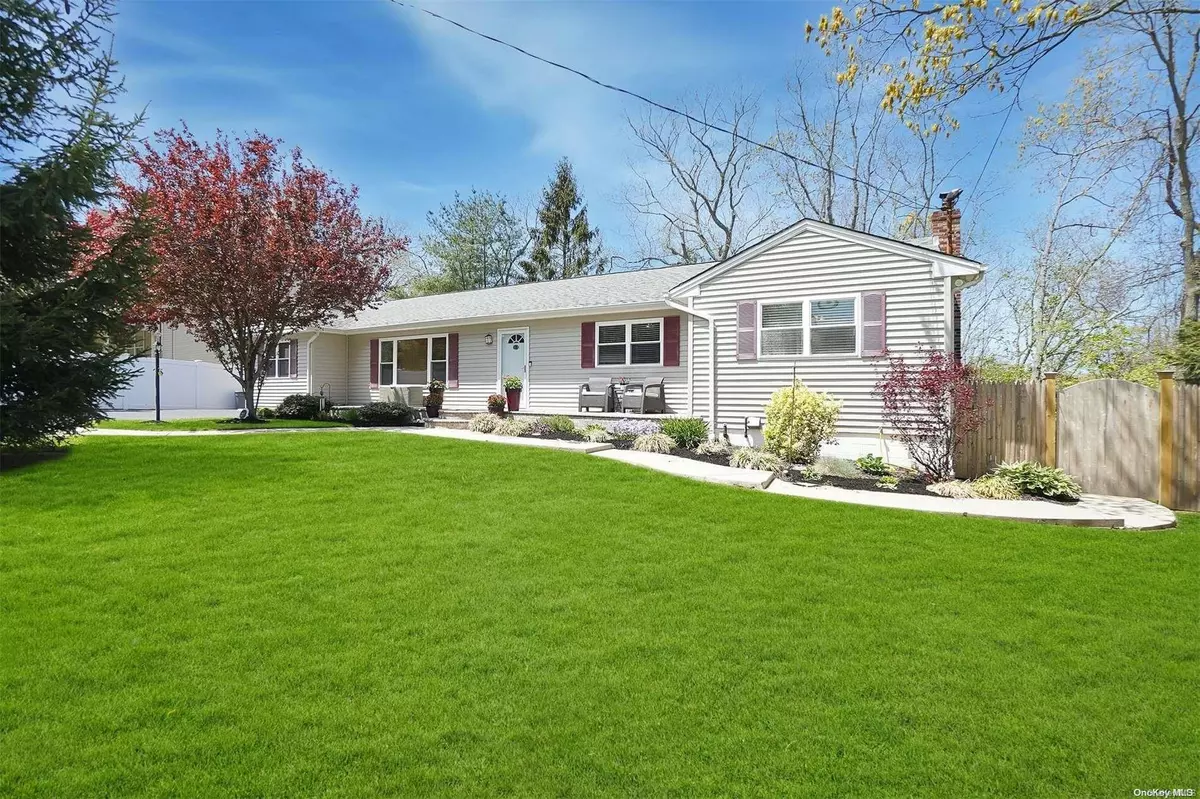 Rocky Point, NY 11778,68 Woodlawn RD