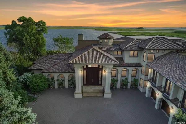 946 Wateredge, Hewlett Harbor, NY 11557