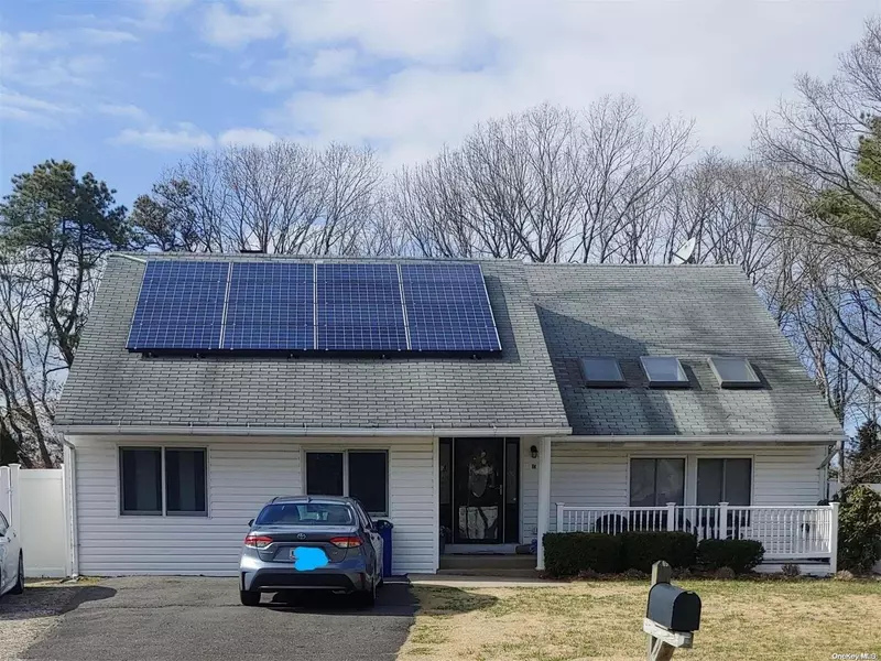 15 Folsom LN, Coram, NY 11727