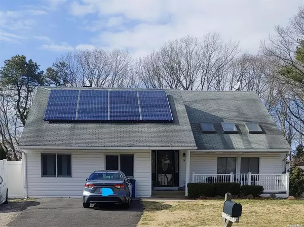 Coram, NY 11727,15 Folsom LN