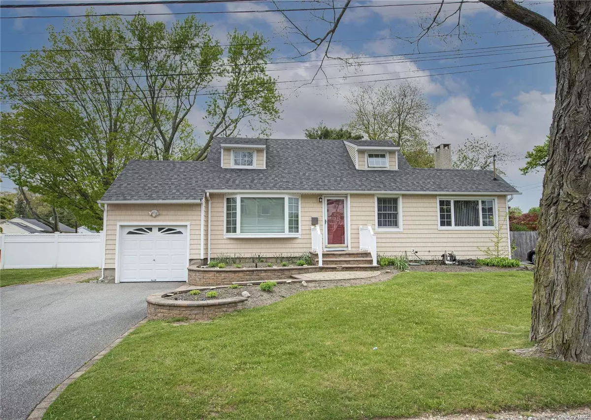 East Northport, NY 11731,1 Casey LN