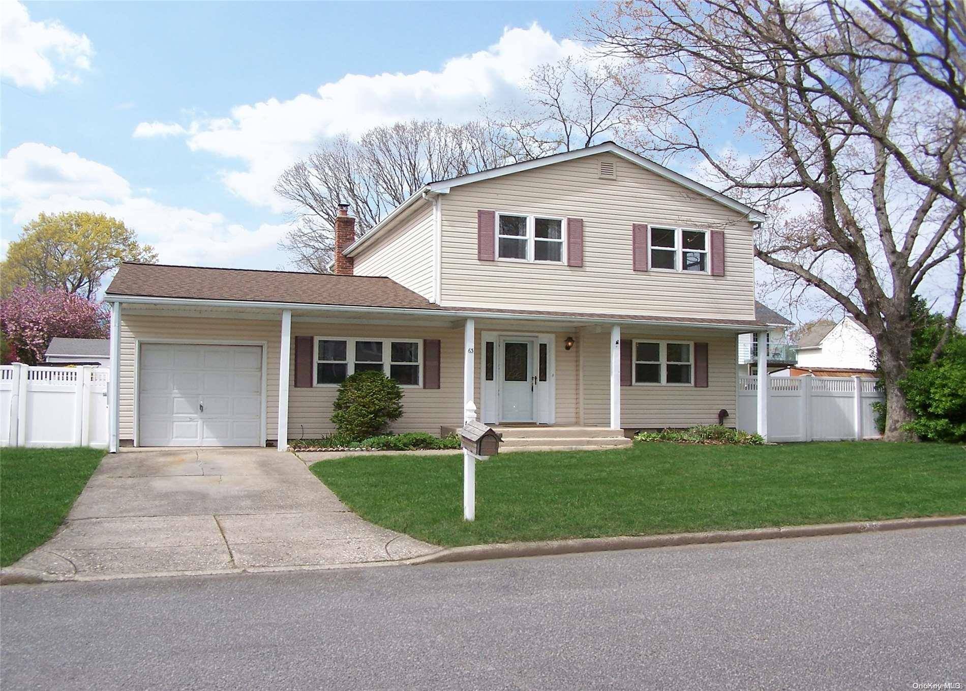 63 Winchester RD, Ronkonkoma, NY 11779