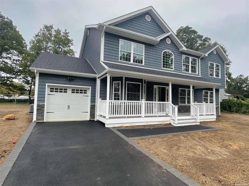 21 S Ethan LN, Ronkonkoma, NY 11779