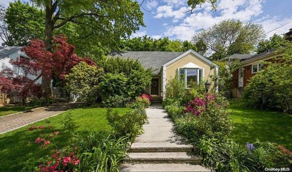 246-08 54th AVE, Douglaston, NY 11362