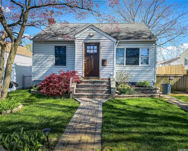 1376 Malta ST, Elmont, NY 11003