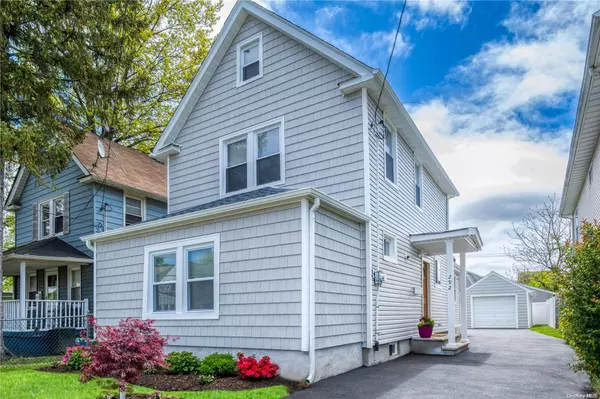 292 Yale ST, Hempstead, NY 11550