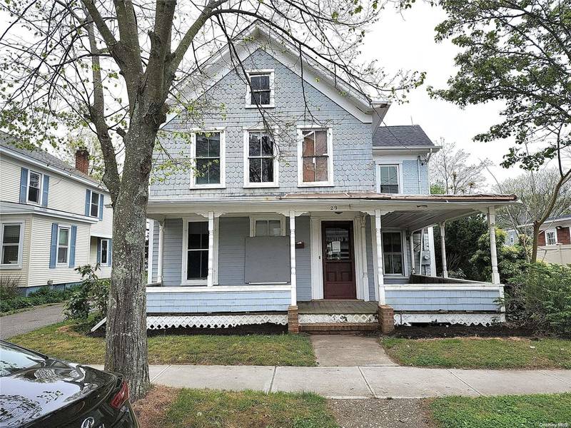 29 E 2nd ST, Riverhead, NY 11901