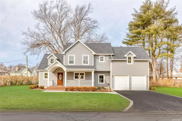 35 Fenwick ST, Greenlawn, NY 11740