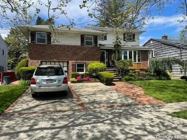 Woodmere, NY 11598,840 Oliver ST