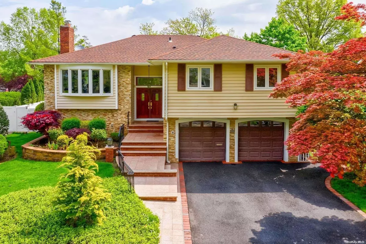 Manhasset Hills, NY 11040,10 Dunhill RD