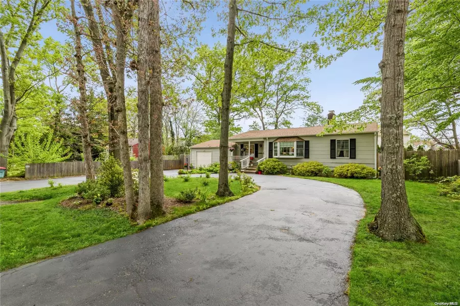 28 Forest AVE, Lake Grove, NY 11755