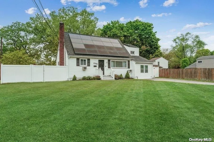 Bay Shore, NY 11706,1566 Lincoln BLVD