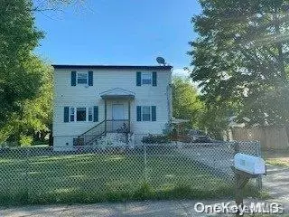 28 Macarthur AVE, Brentwood, NY 11717