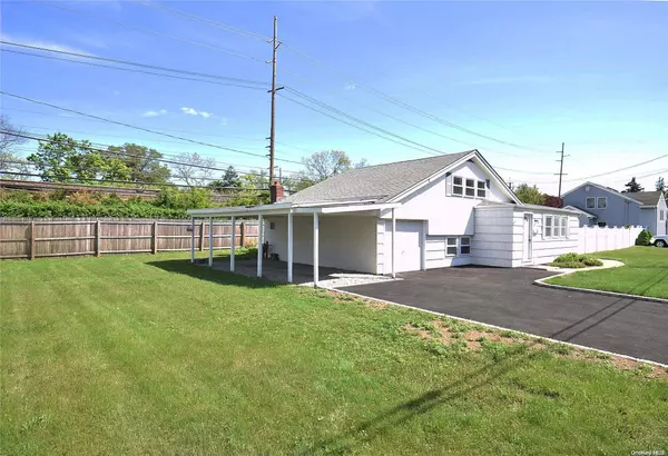 25 Cameron AVE, Babylon, NY 11702