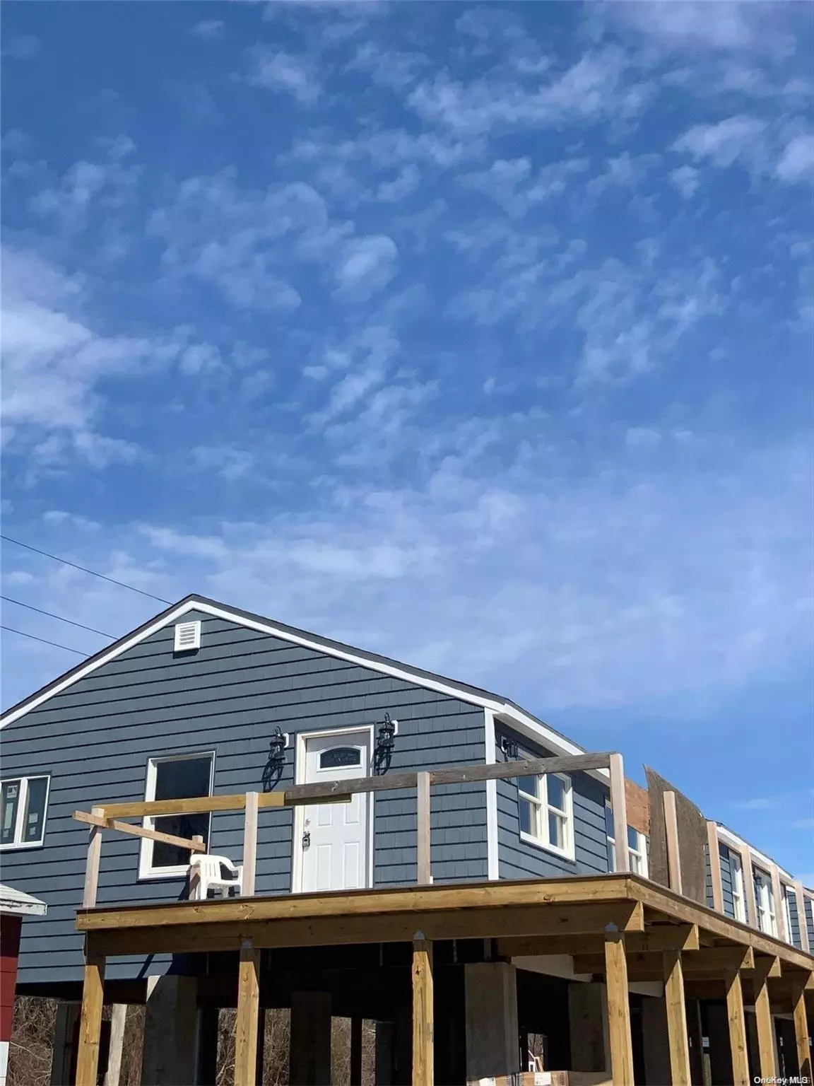 Hampton Bays, NY 11946,2 Hyler DR