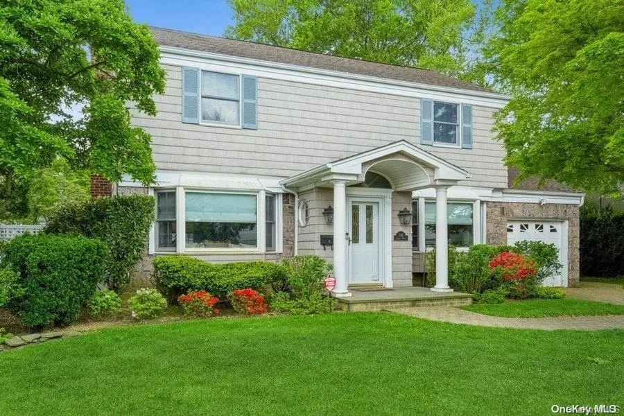 Rockville Centre, NY 11570,396 Laurel RD