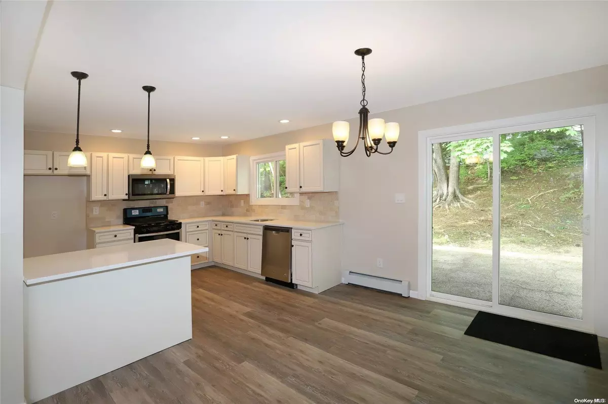 Nesconset, NY 11767,122 Shenandoah BLVD