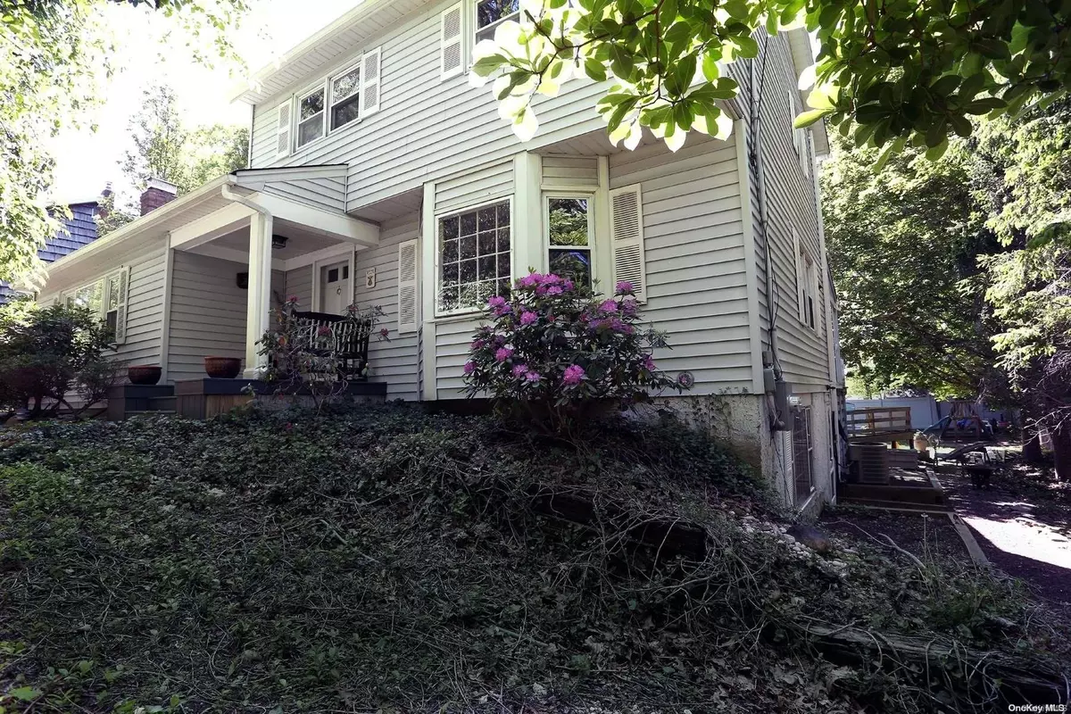 Shoreham, NY 11786,10 Upper Cross WAY