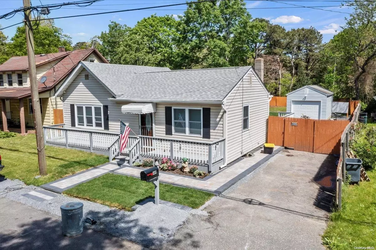 East Patchogue, NY 11772,149 Patchogue AVE