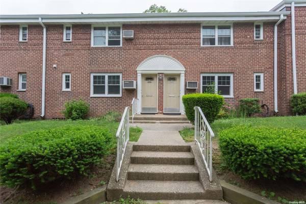 224-21 Kingsbury AVE #A, Oakland Gardens, NY 11364